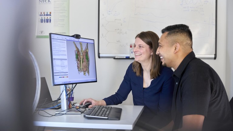 Hayley Reynolds & Tharanga Don inspect 3D model on computer